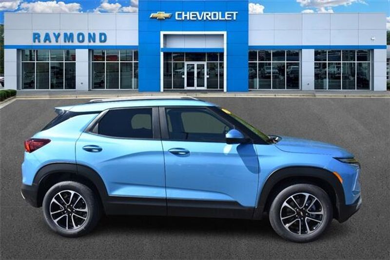 2025 Chevrolet TrailBlazer LTImage 2