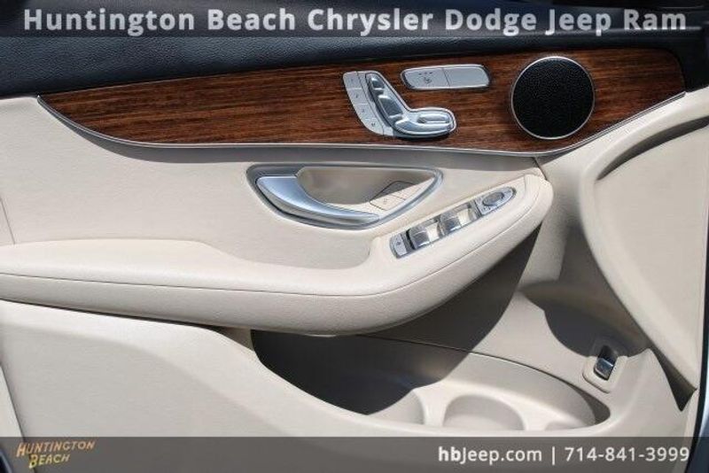 2022 Mercedes-Benz GLC 300Image 9