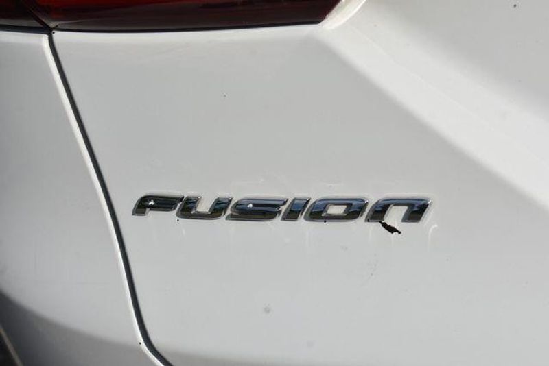 Used 2017 Ford Fusion SEImage 16