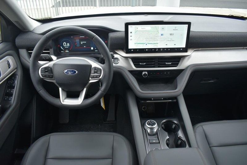 New 2025 Ford Explorer ActiveImage 13