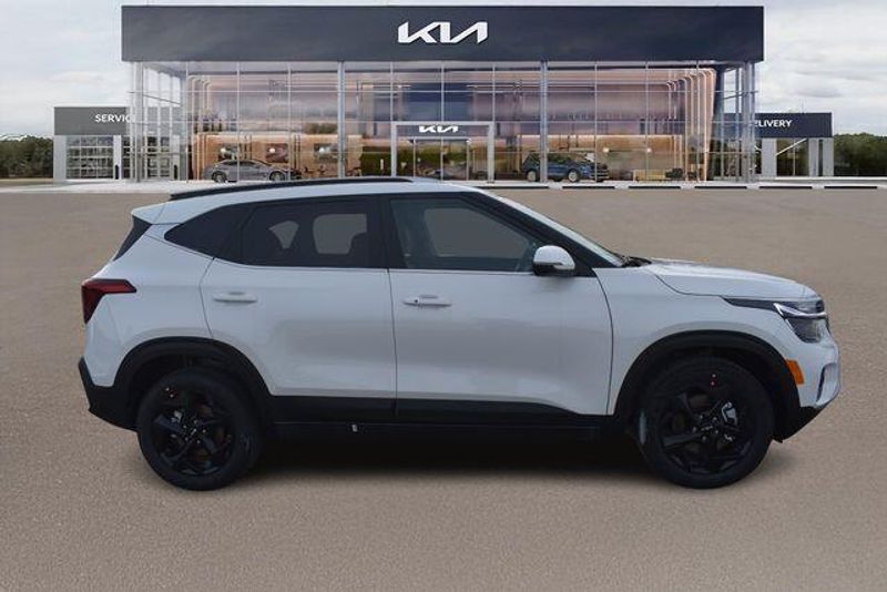 New 2026 Kia Seltos EXImage 2