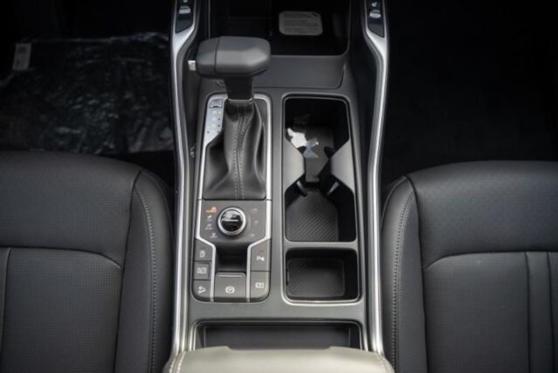 New 2026 Kia Sorento Plug-In Hybrid EXImage 17