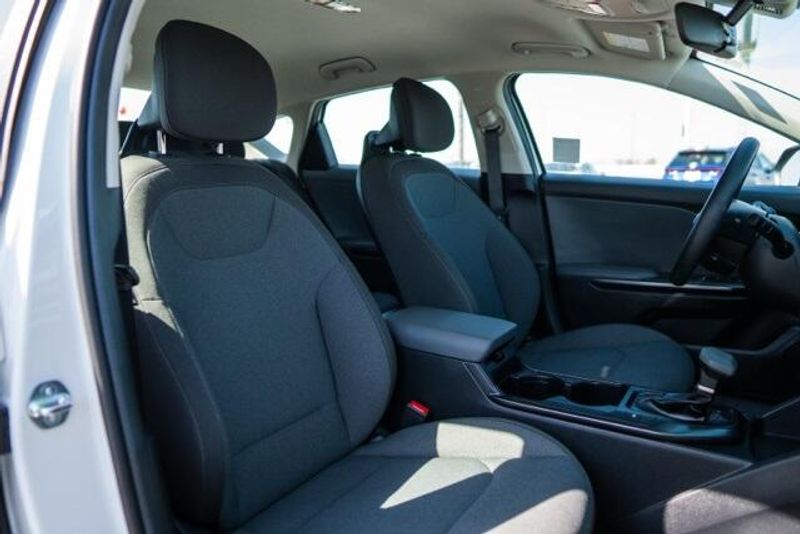 2025 Kia K4 LXImage 9