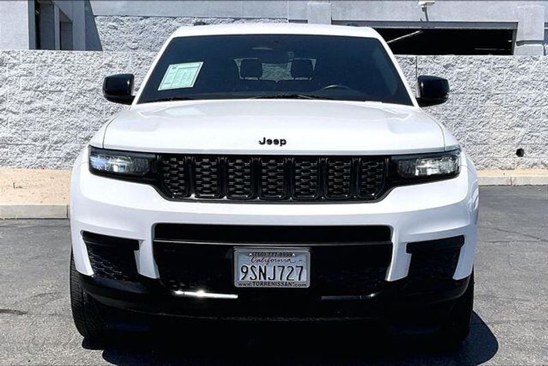Used 2021 Jeep Grand Cherokee L AltitudeImage 2