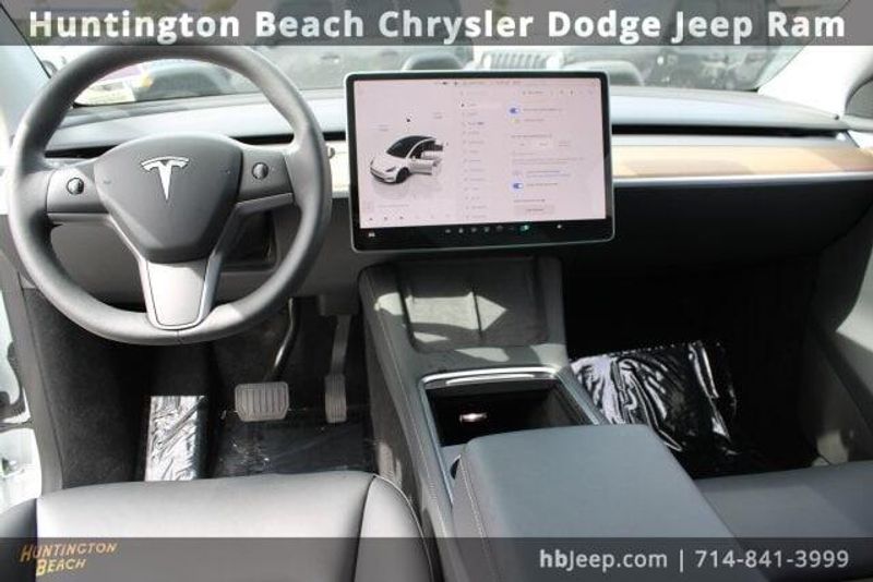 2023 Tesla Model Y Long RangeImage 12