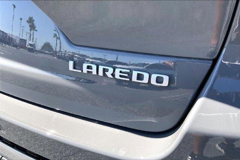 New 2027 Jeep Grand Cherokee Laredo X 4x4Image 13