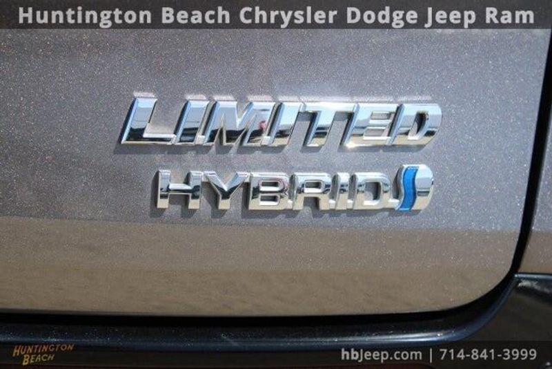 2023 Toyota Sienna LimitedImage 6