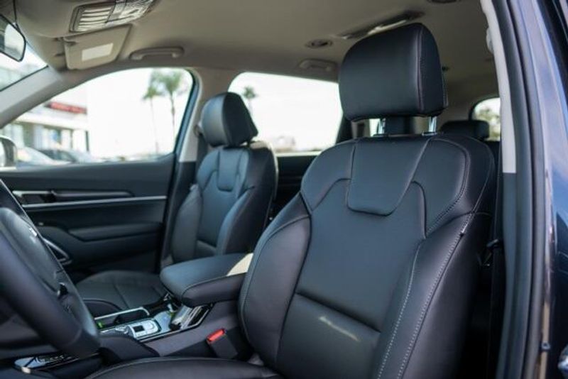 2025 Kia Telluride LXImage 11