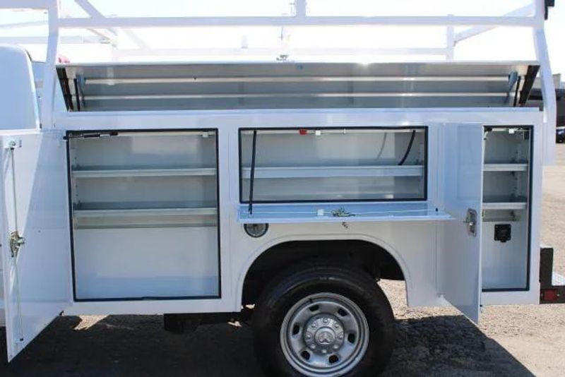 2024 RAM 2500 Tradesman Regular Cab Harbor BodyImage 9