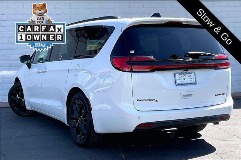 Used 2026 Chrysler Pacifica LimitedImage 10
