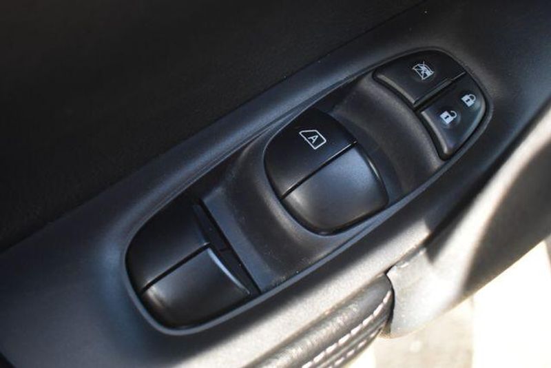 Used 2018 Nissan Rogue SImage 18