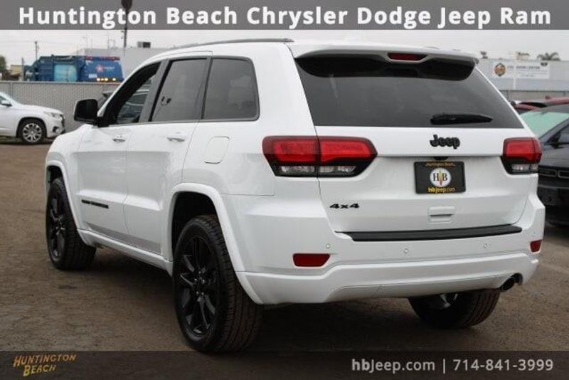 2022 Jeep Grand Cherokee WK Laredo XImage 3