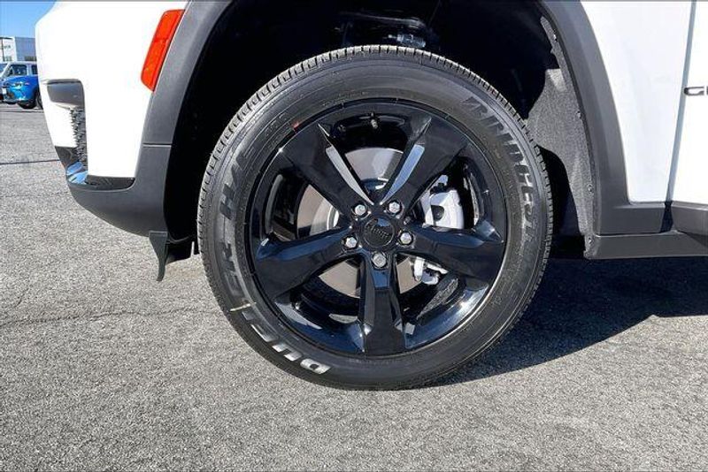 New 2025 Jeep Grand Cherokee L Altitude 4x2Image 10