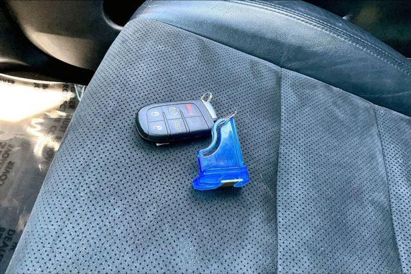 Used 2021 Jeep Grand Cherokee Laredo XImage 11