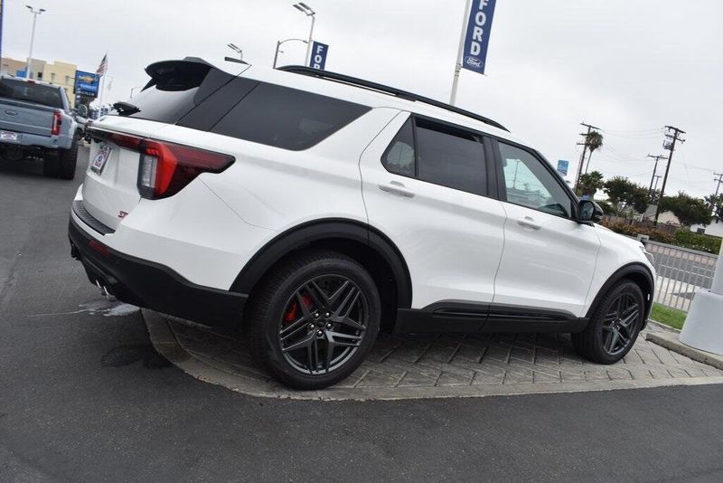 New 2025 Ford Explorer STImage 2