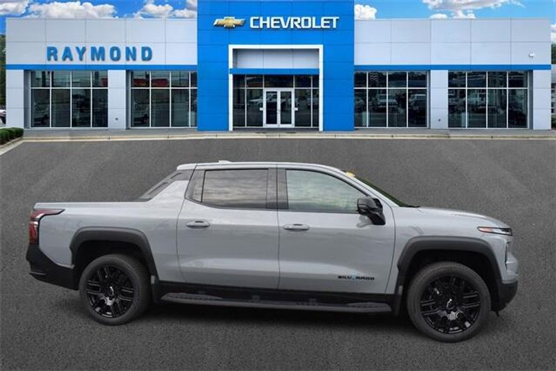 New 2026 Chevrolet Silverado EV LTImage 2