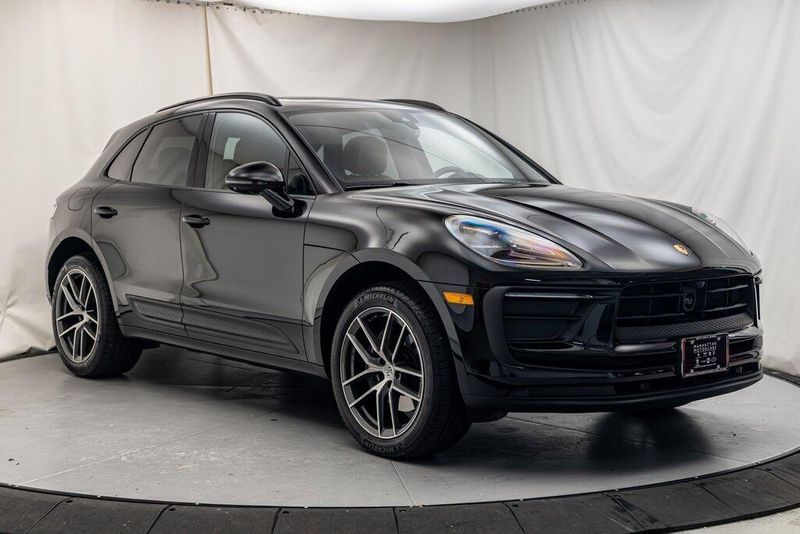 2024 Porsche Macan BaseImage 8