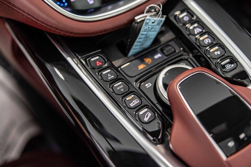 2021 Aston Martin DBX AM8 photo 28