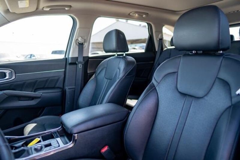 Used 2022 Kia Sorento SXImage 12