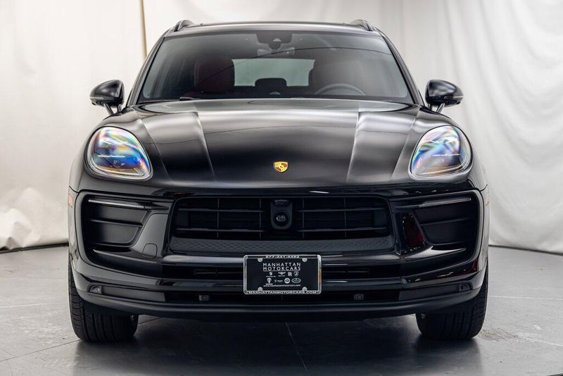 2024 Porsche Macan BaseImage 9