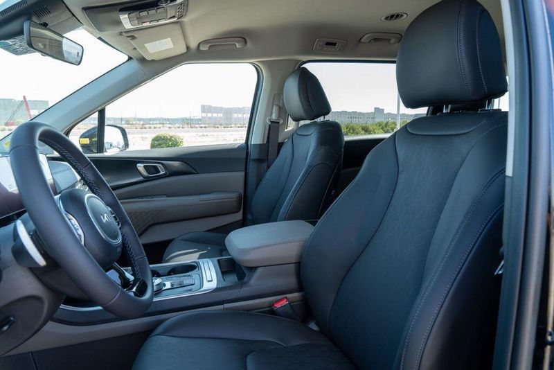 New 2026 Kia Carnival Hybrid EXImage 12