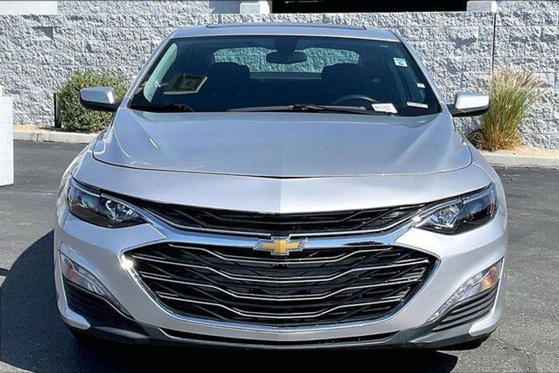 Used 2022 Chevrolet Malibu LTImage 2