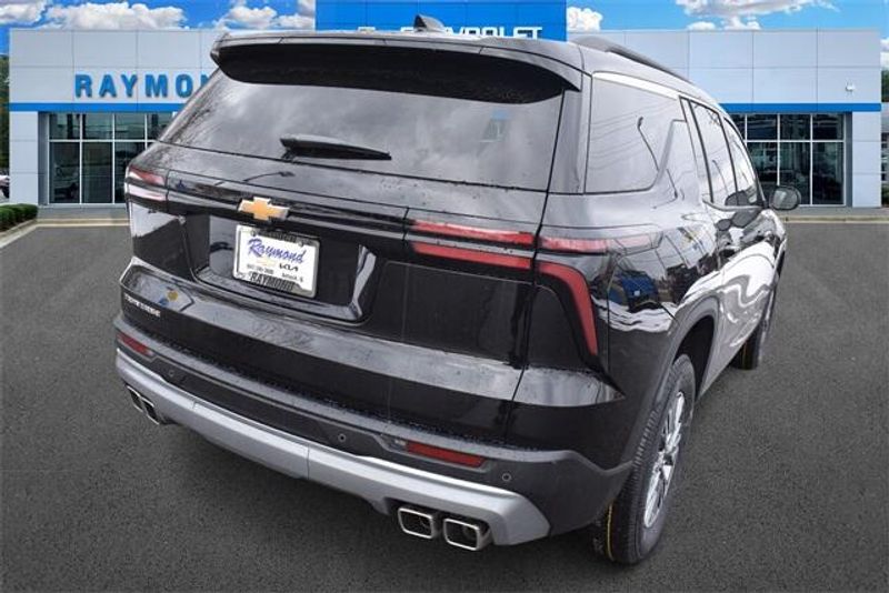 2025 Chevrolet Traverse LTImage 3