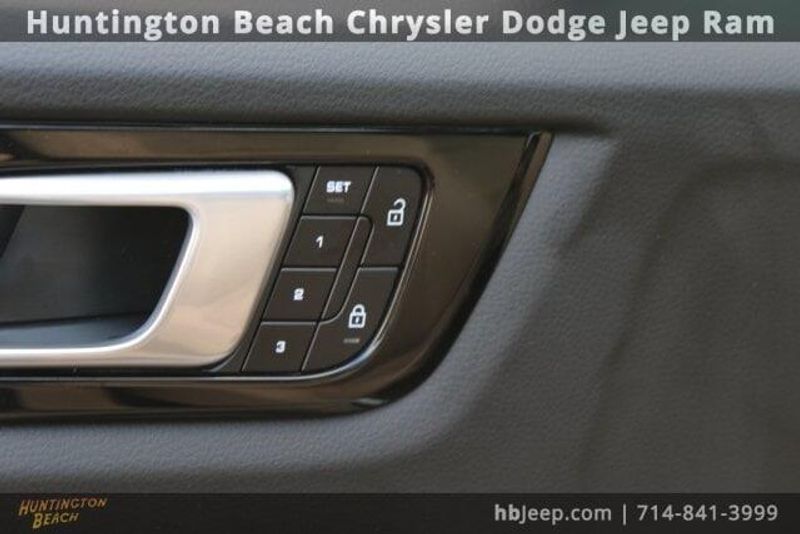 2022 Porsche Cayenne Platinum EditionImage 12