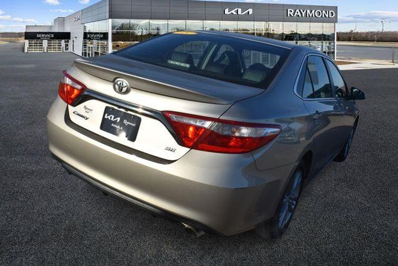 Used 2015 Toyota Camry LEImage 3