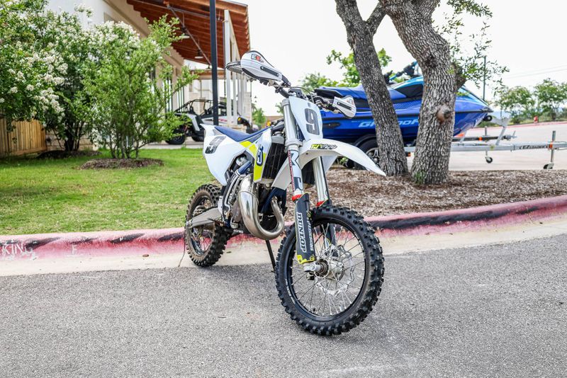 2021 HUSQVARNA TC 85  WHITE AND GRAY AND YELLOW 