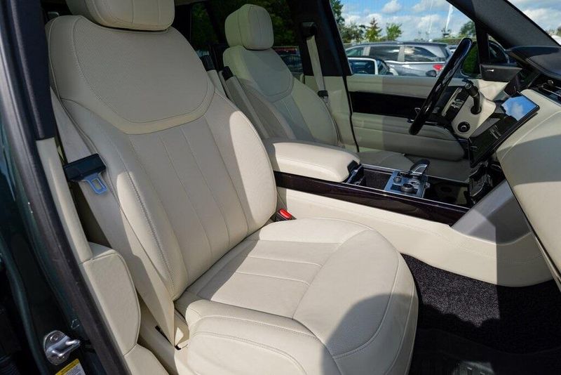 2023 Land Rover Range Rover SE photo 33