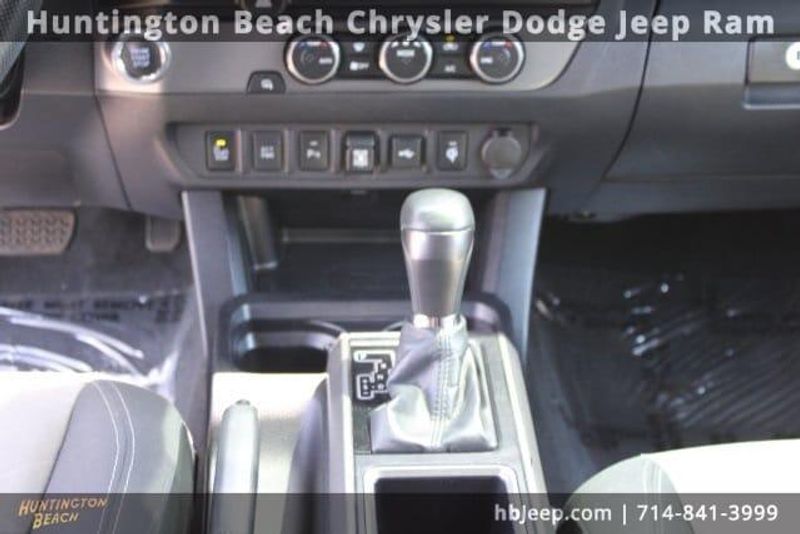 2022 Toyota Tacoma TRD SportImage 19