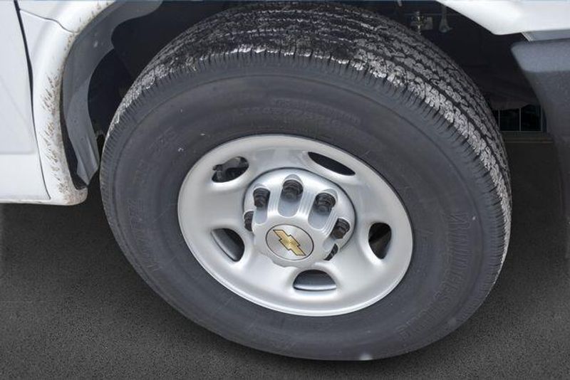 New 2025 Chevrolet Express 2500 Work VanImage 12