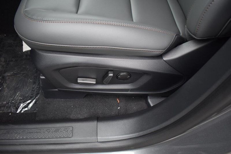 New 2025 Ford Explorer ActiveImage 15