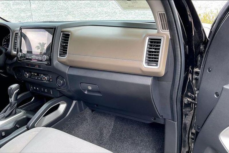 Used 2023 Nissan Frontier SVImage 16