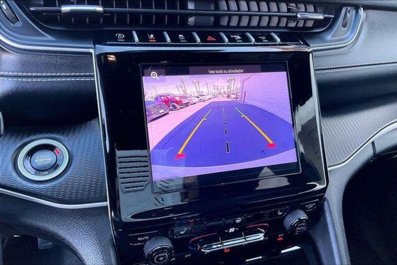 Used 2025 Jeep Grand Cherokee Altitude XImage 21