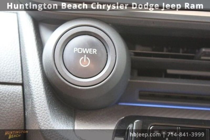 2023 Toyota Prius XLEImage 18