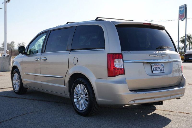 Used 2012 Chrysler Town & Country LimitedImage 5