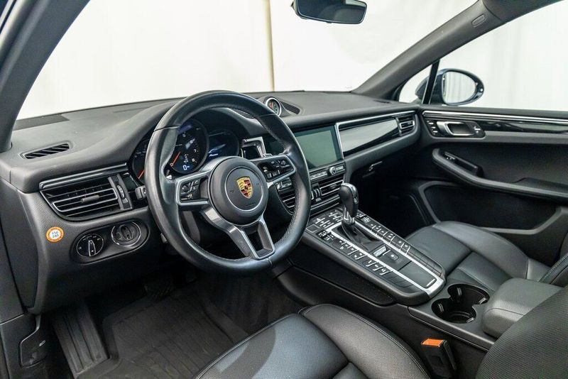 2021 Porsche Macan BaseImage 13