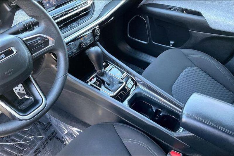 Used 2025 Jeep Compass SportImage 17
