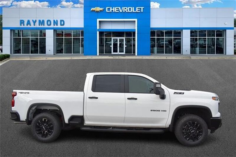 New 2025 Chevrolet Silverado 2500HD CustomImage 2