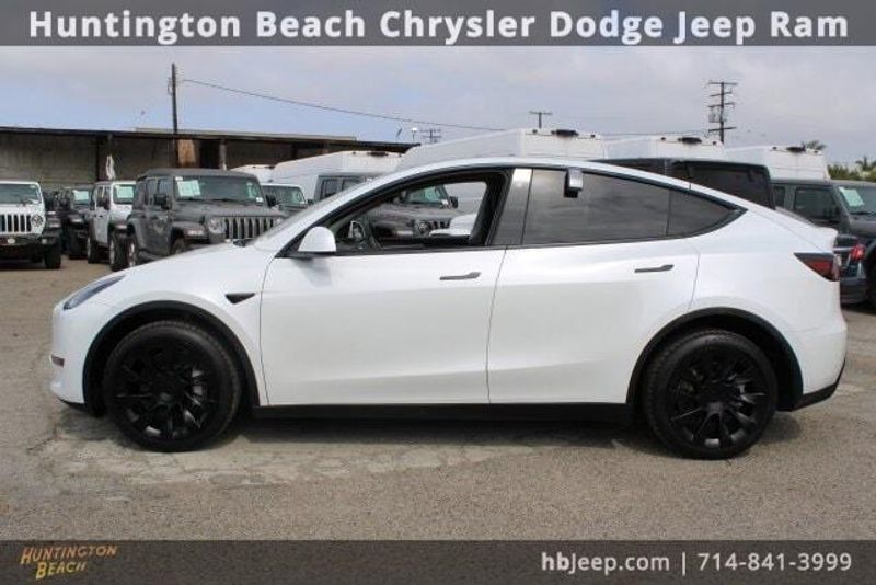 2023 Tesla Model Y Long RangeImage 8