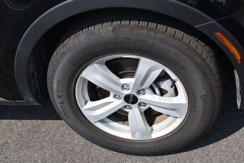 New 2025 Kia Sorento LXImage 12