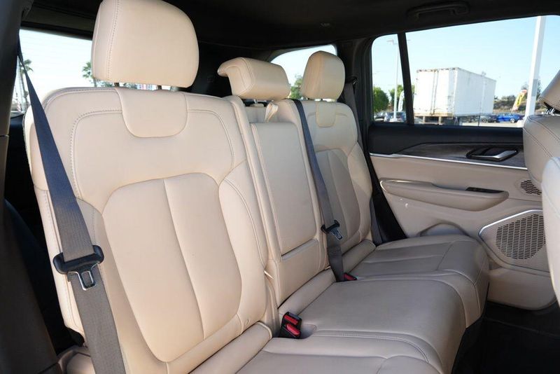Used 2024 Jeep Grand Cherokee 4xeImage 18