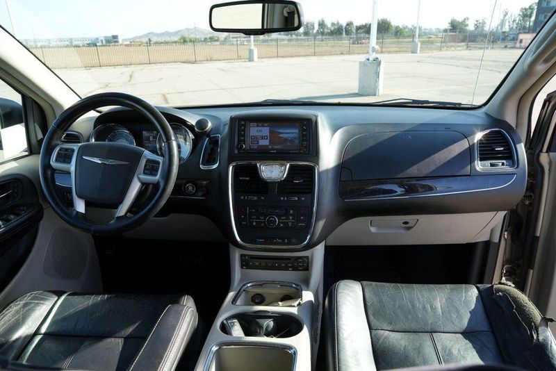 Used 2012 Chrysler Town & Country LimitedImage 19