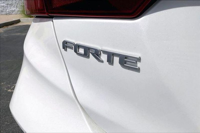 Used 2023 Kia Forte LXSImage 7