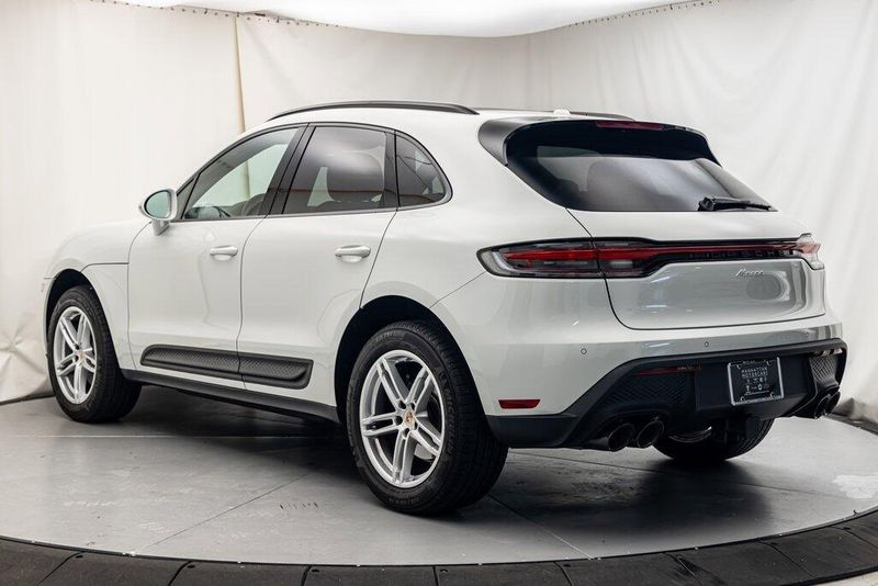 2024 Porsche Macan BaseImage 3