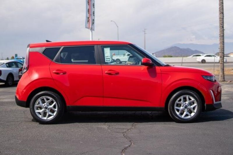 Used 2023 Kia Soul LXImage 8