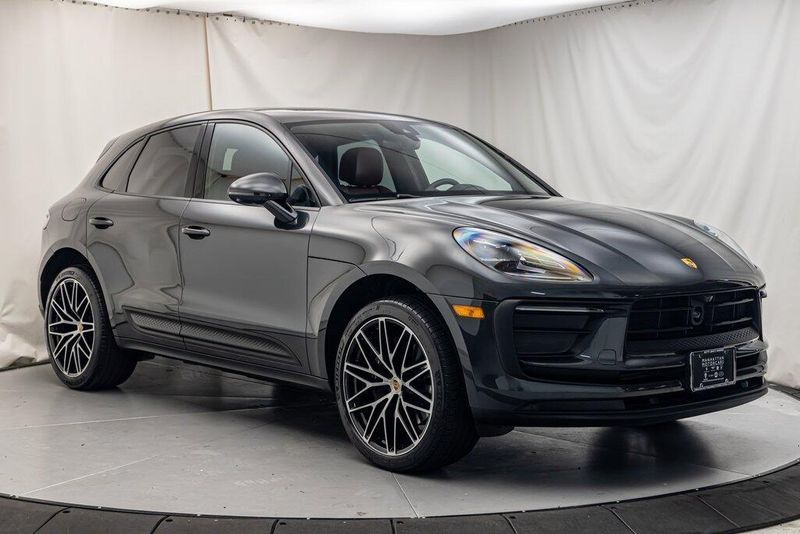 2024 Porsche Macan BaseImage 7