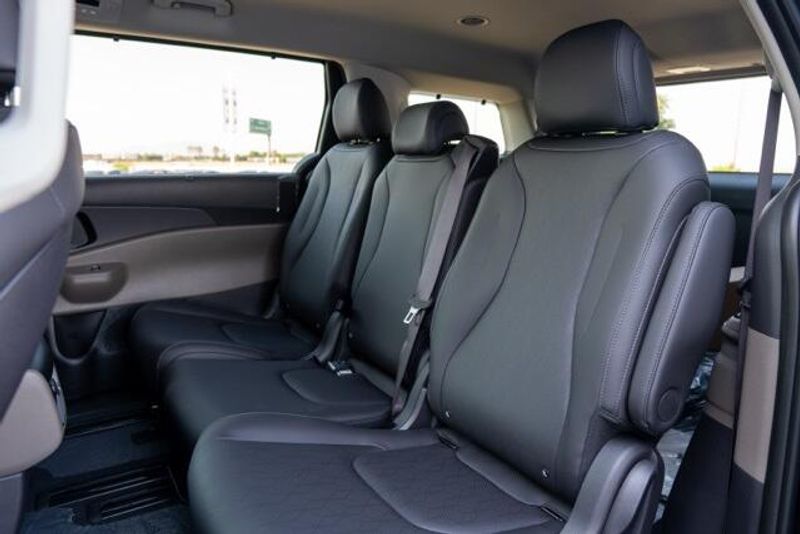 New 2026 Kia Carnival EXImage 13